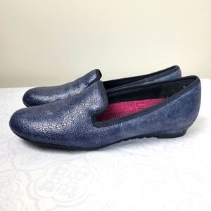 MUNRO Barb Flats Loafer Metallic Blue Size 7.5 USA Leather Suede